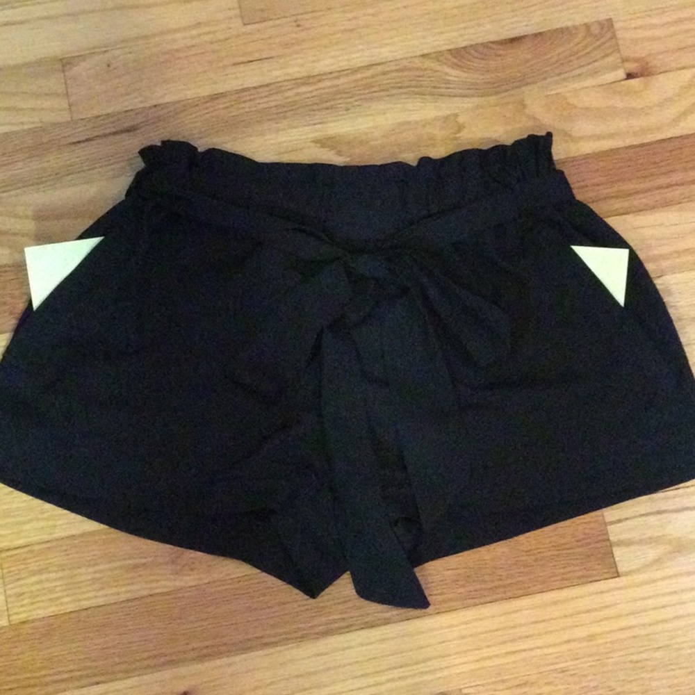 Stradivarius Black Shorts - Picture 5 of 7